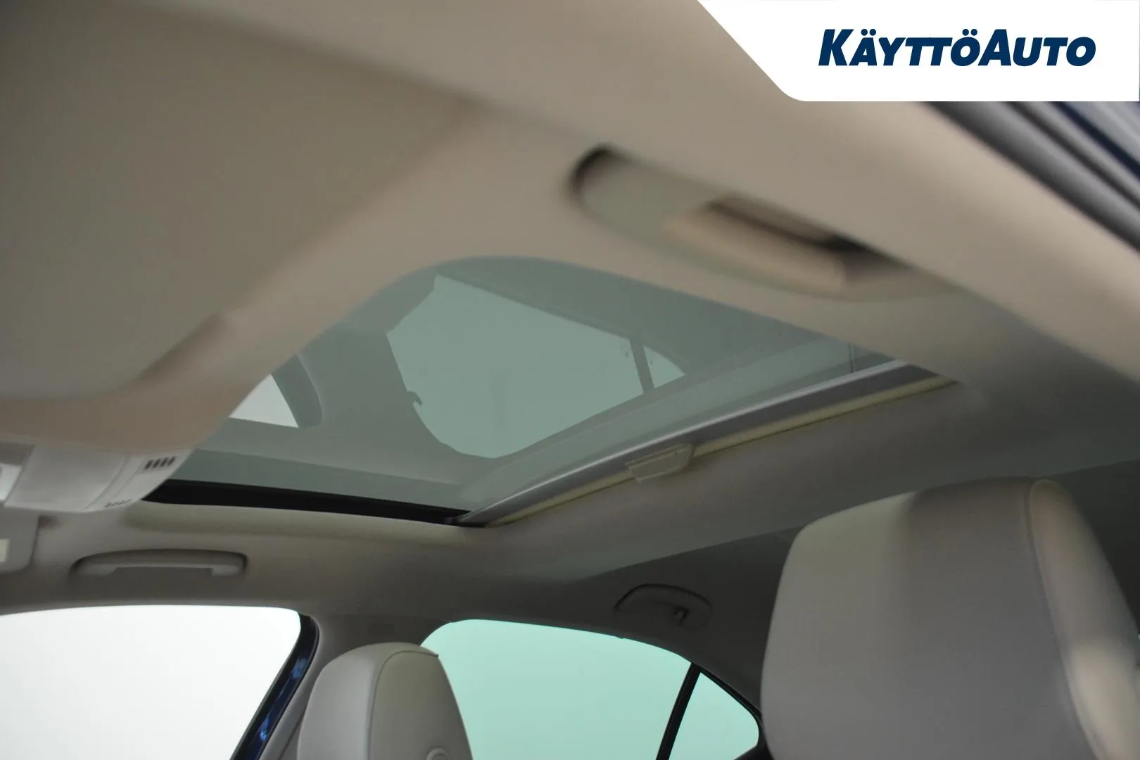 SKODA Superb YIZ-253 carousel image