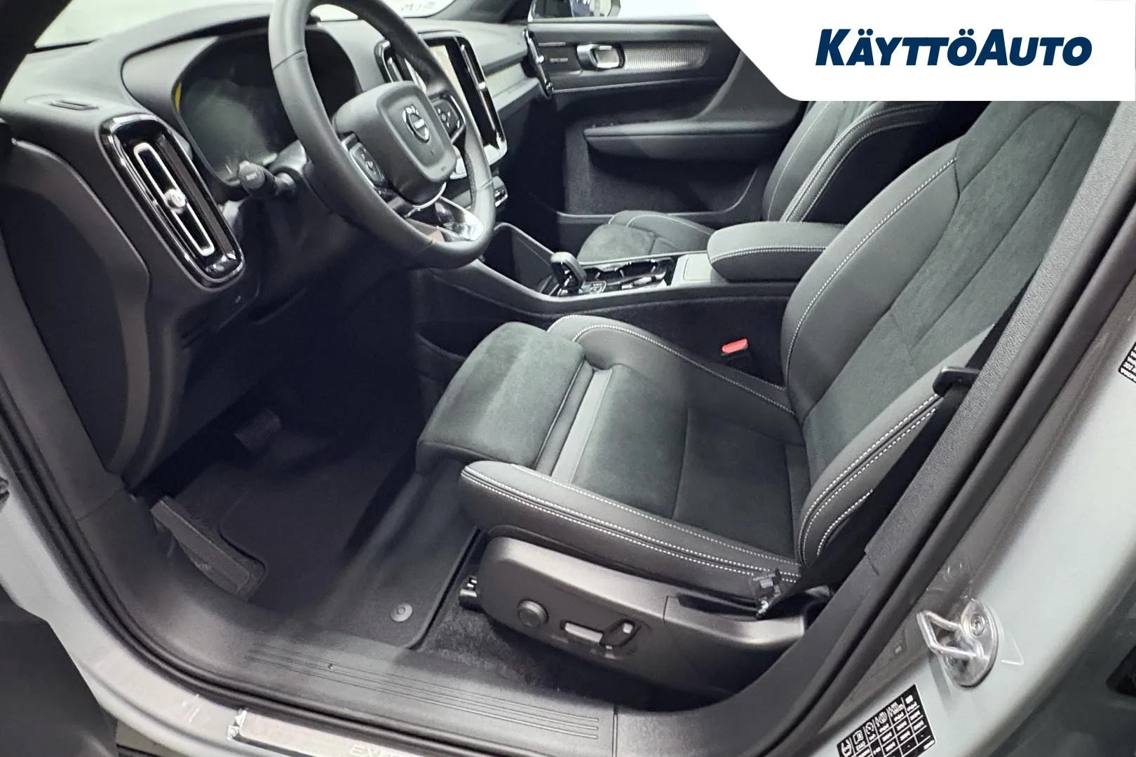 Volvo EX40 LTN-419 carousel image