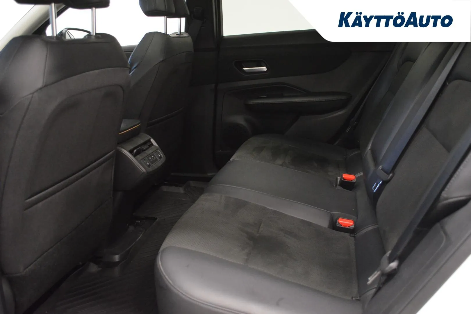 NISSAN Ariya NNF-479 carousel image