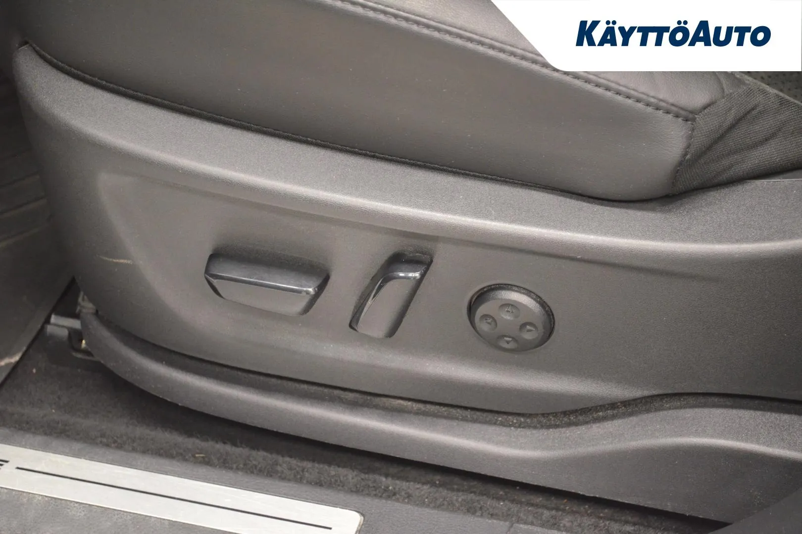 NISSAN Ariya NNF-479 carousel image