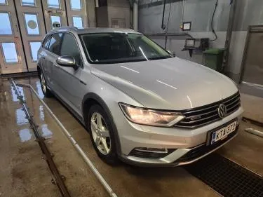 VOLKSWAGEN Passat KTA-372 carousel image