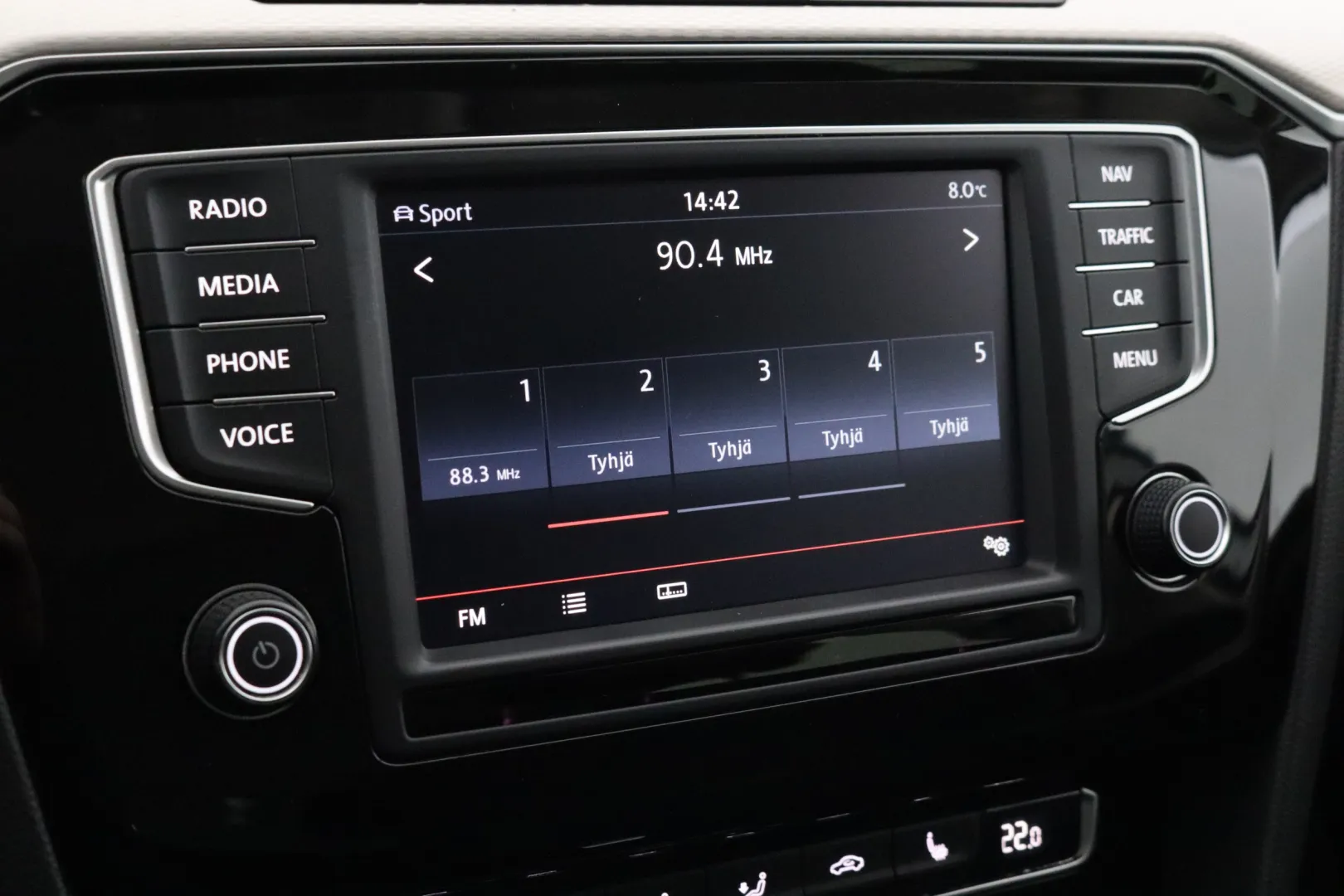 VOLKSWAGEN Passat KTA-372 carousel image