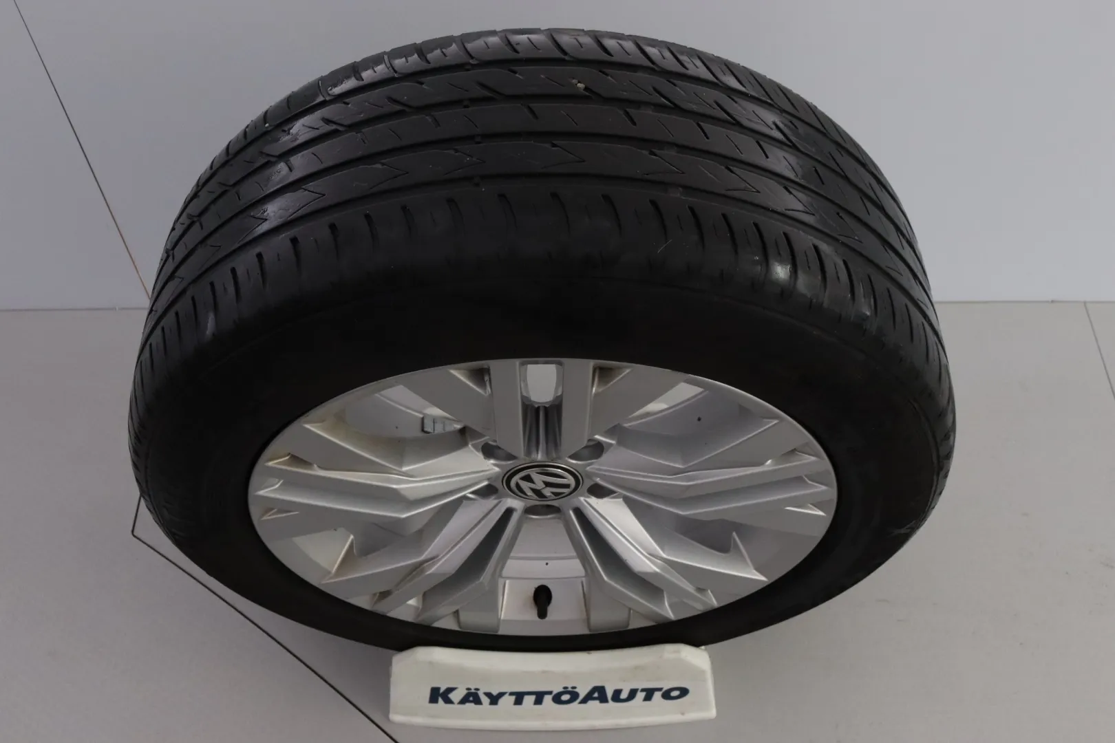 VOLKSWAGEN Passat KTA-372 carousel image