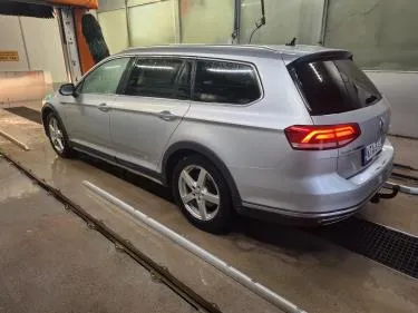 VOLKSWAGEN Passat KTA-372 carousel image