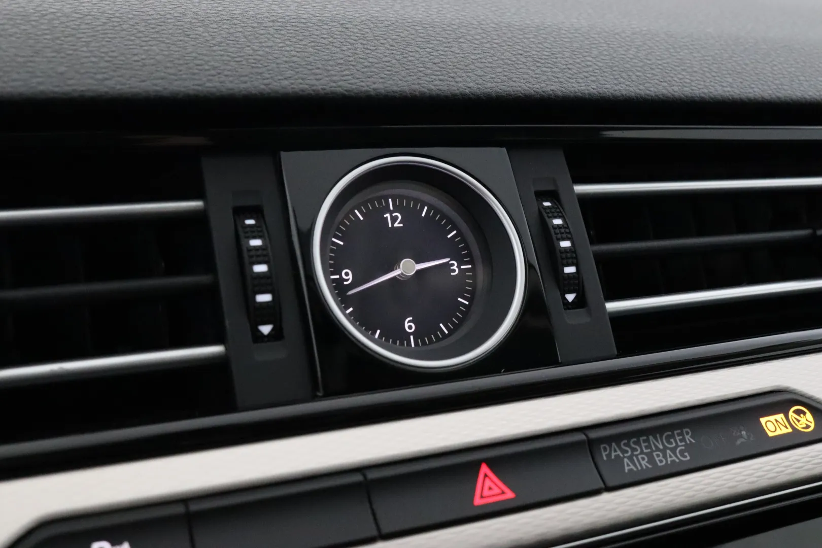 VOLKSWAGEN Passat KTA-372 carousel image