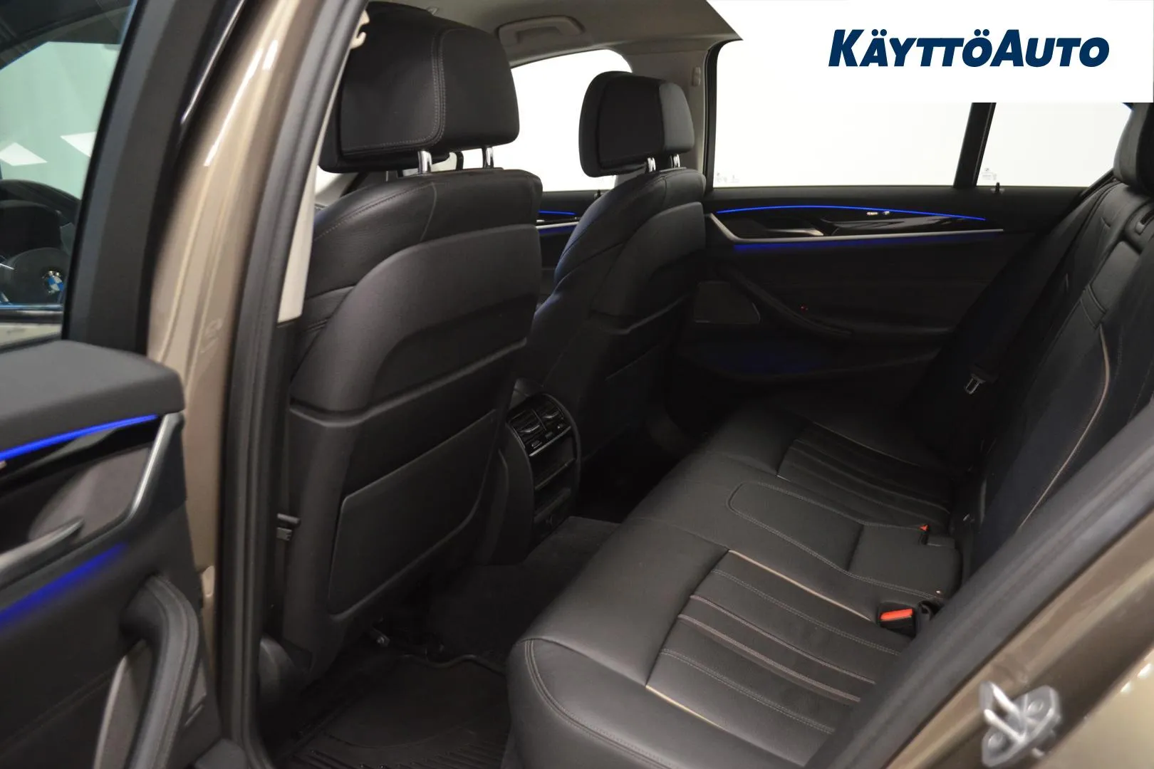 BMW 530 YJM-585 carousel image