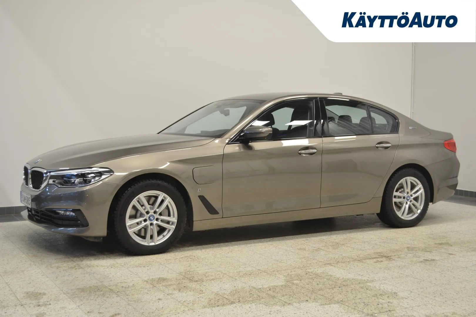 BMW 530 YJM-585 carousel image