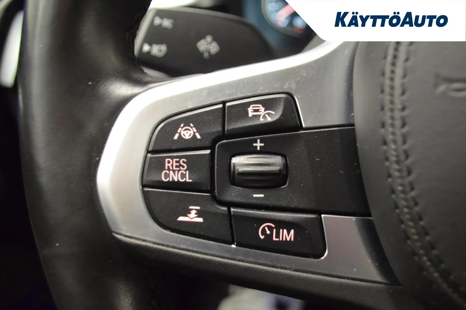 BMW 530 YJM-585 carousel image