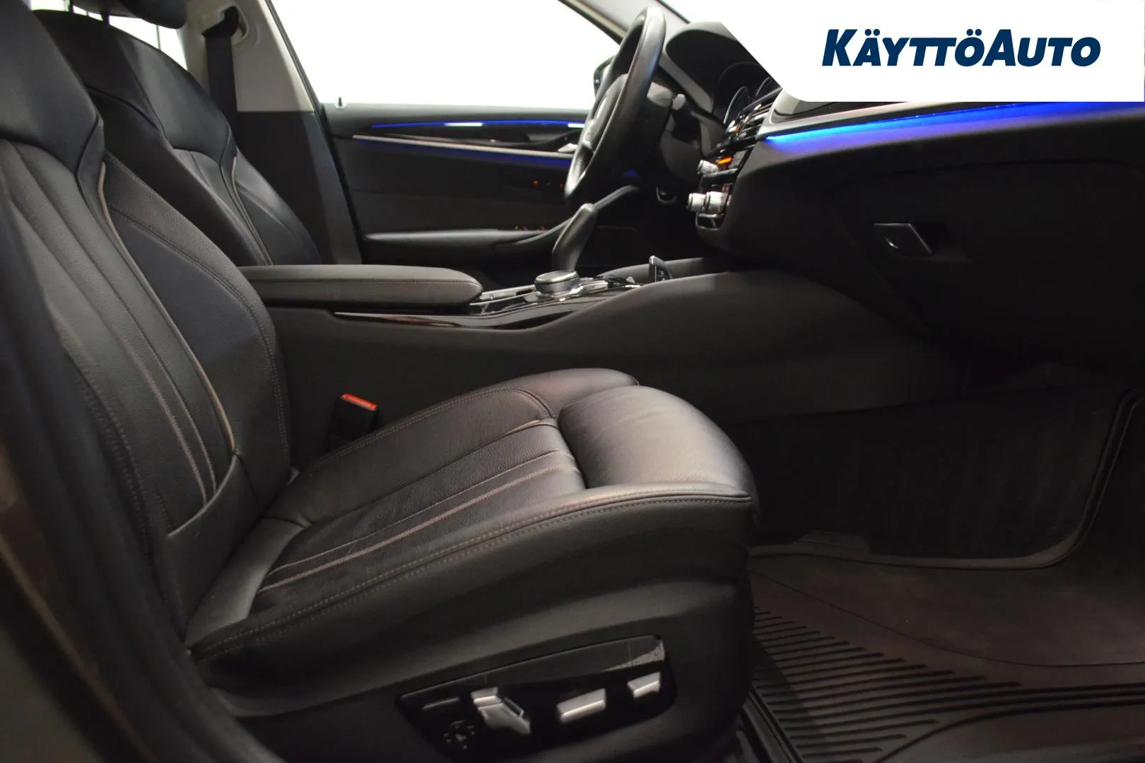 BMW 530 YJM-585 carousel image