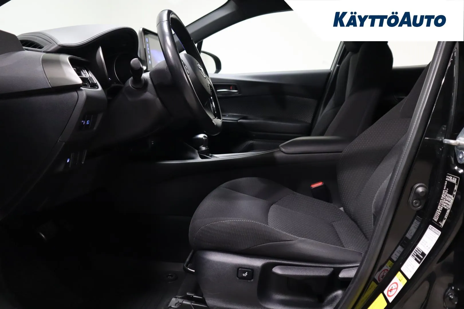 Toyota C-HR ZMK-526 carousel image