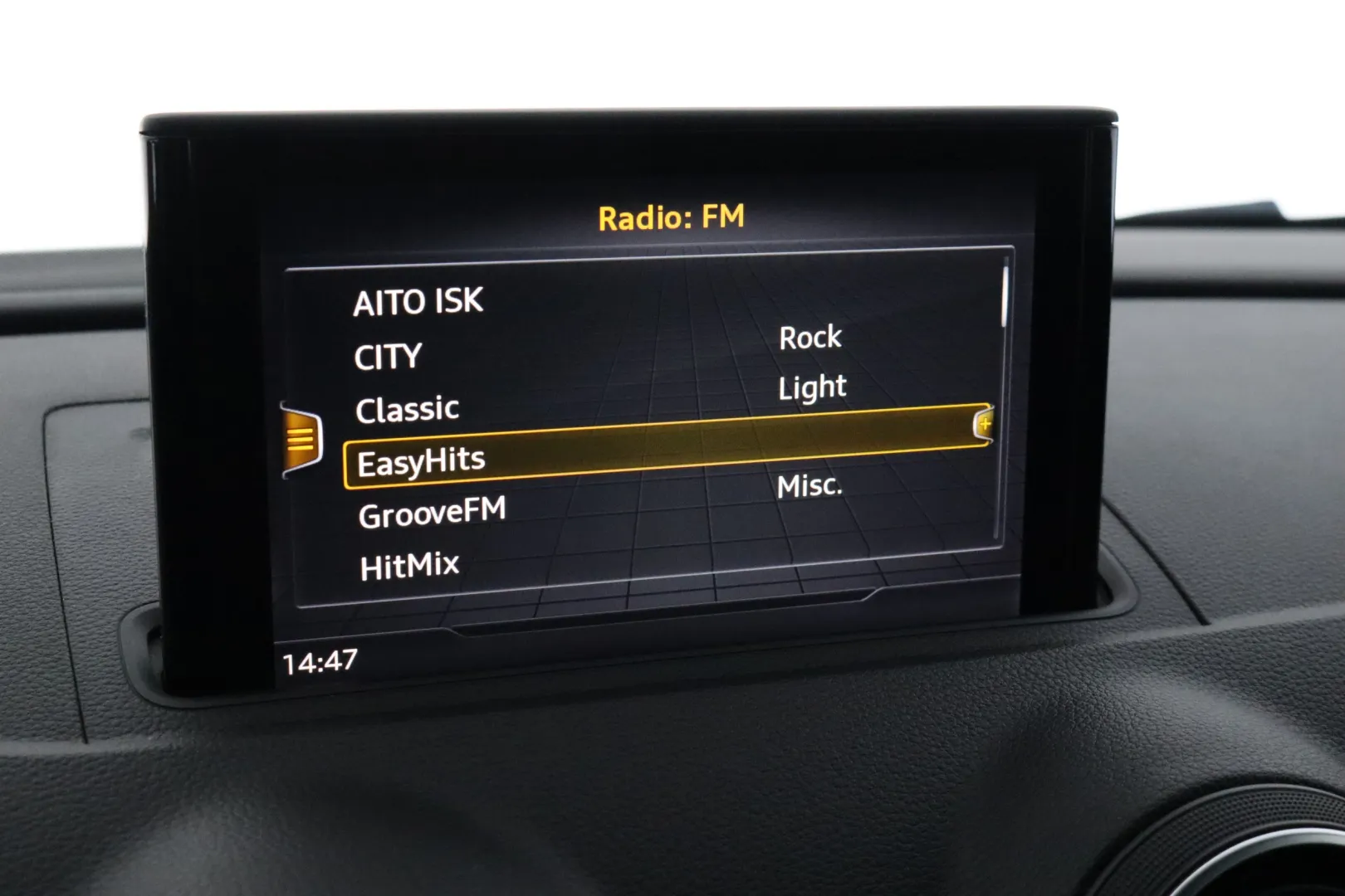 AUDI A3 UZS-775 carousel image