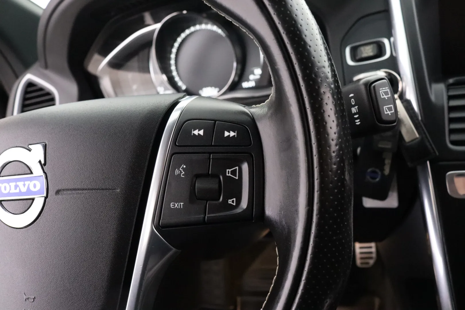 VOLVO XC60 CKJ-648 carousel image