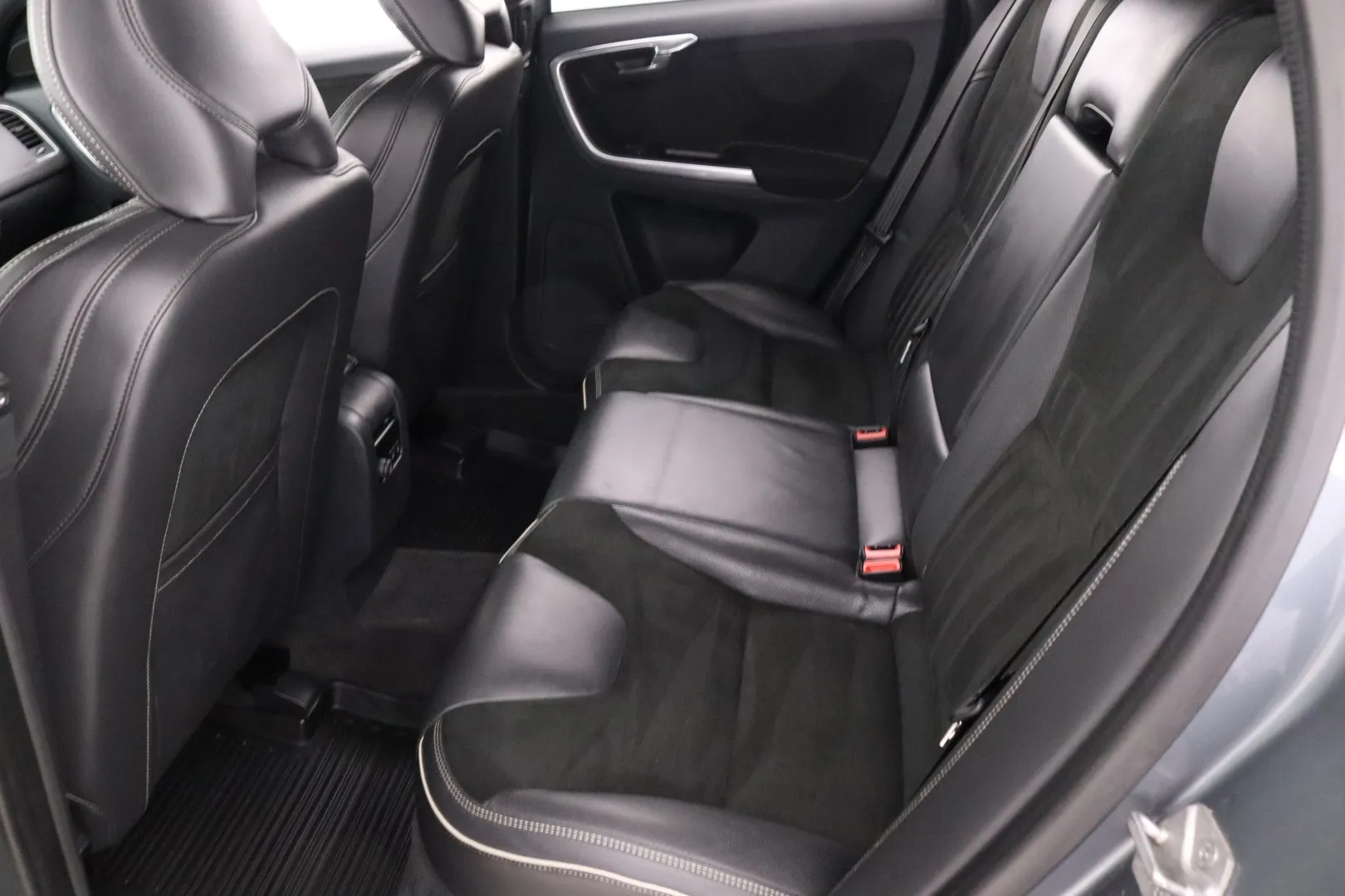 VOLVO XC60 CKJ-648 carousel image