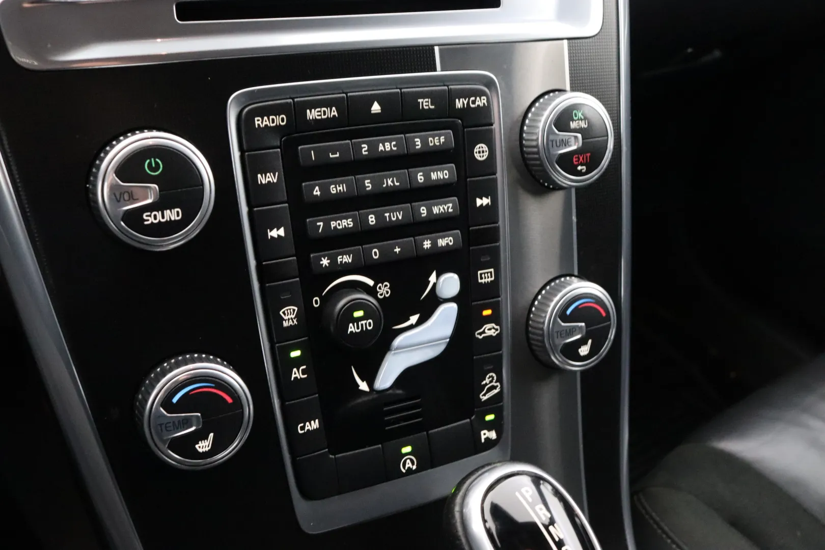 VOLVO XC60 CKJ-648 carousel image