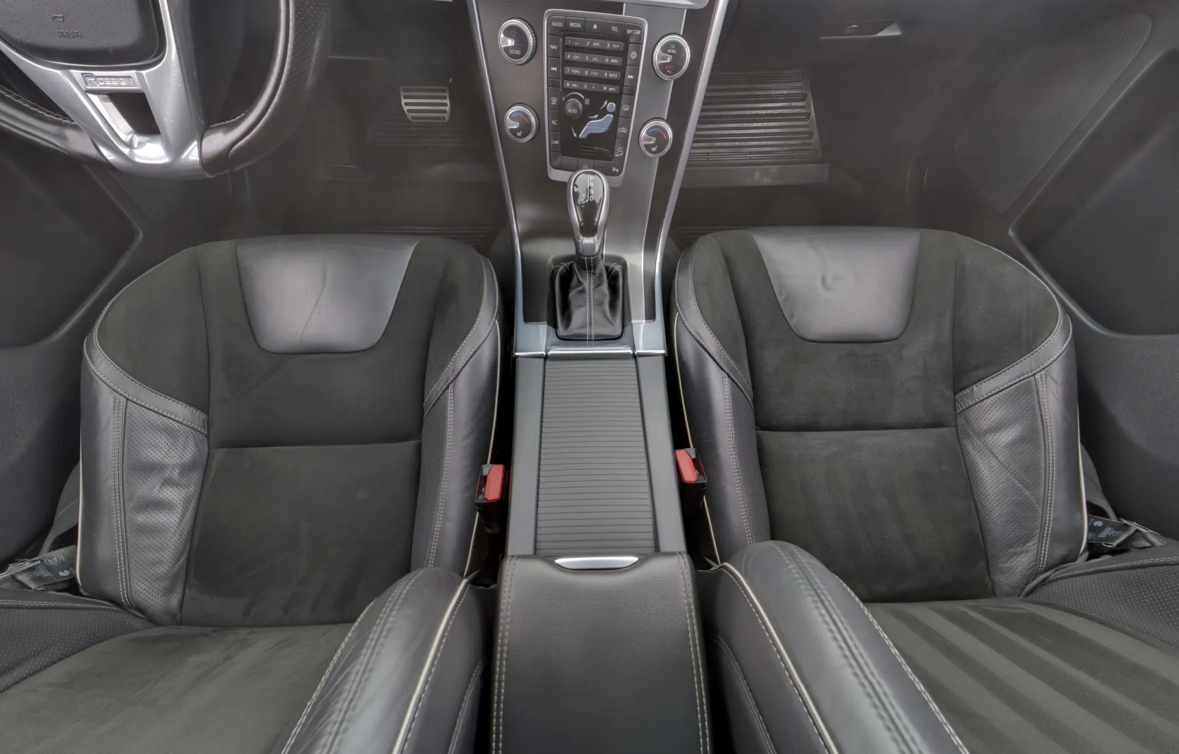 VOLVO XC60 CKJ-648 carousel image