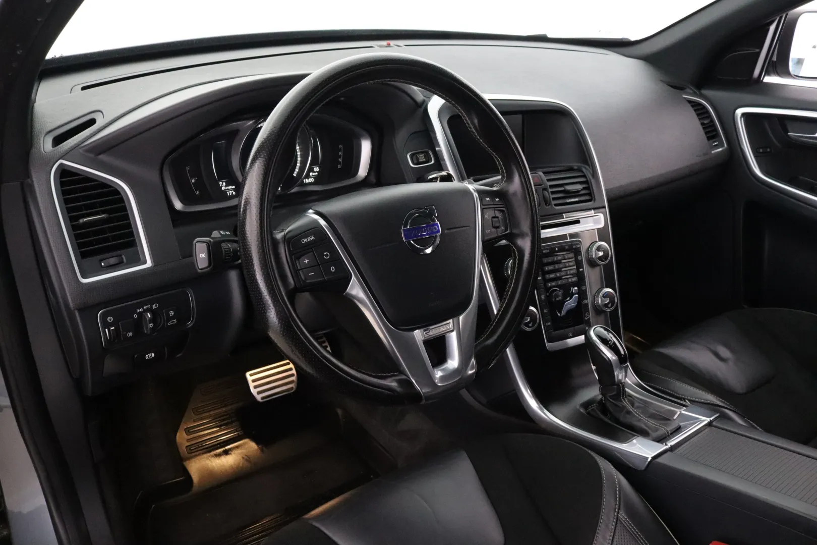 VOLVO XC60 CKJ-648 carousel image