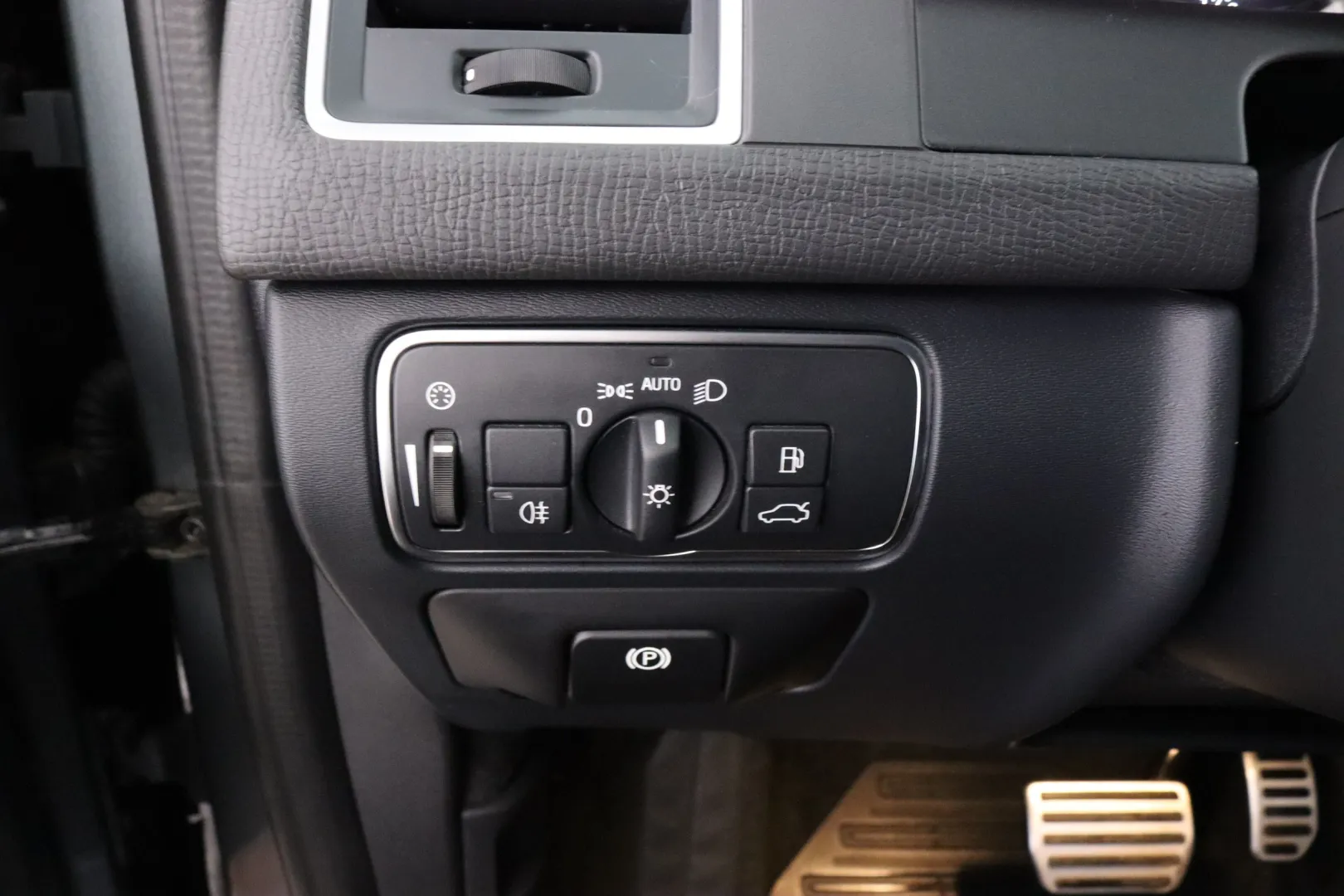 VOLVO XC60 CKJ-648 carousel image