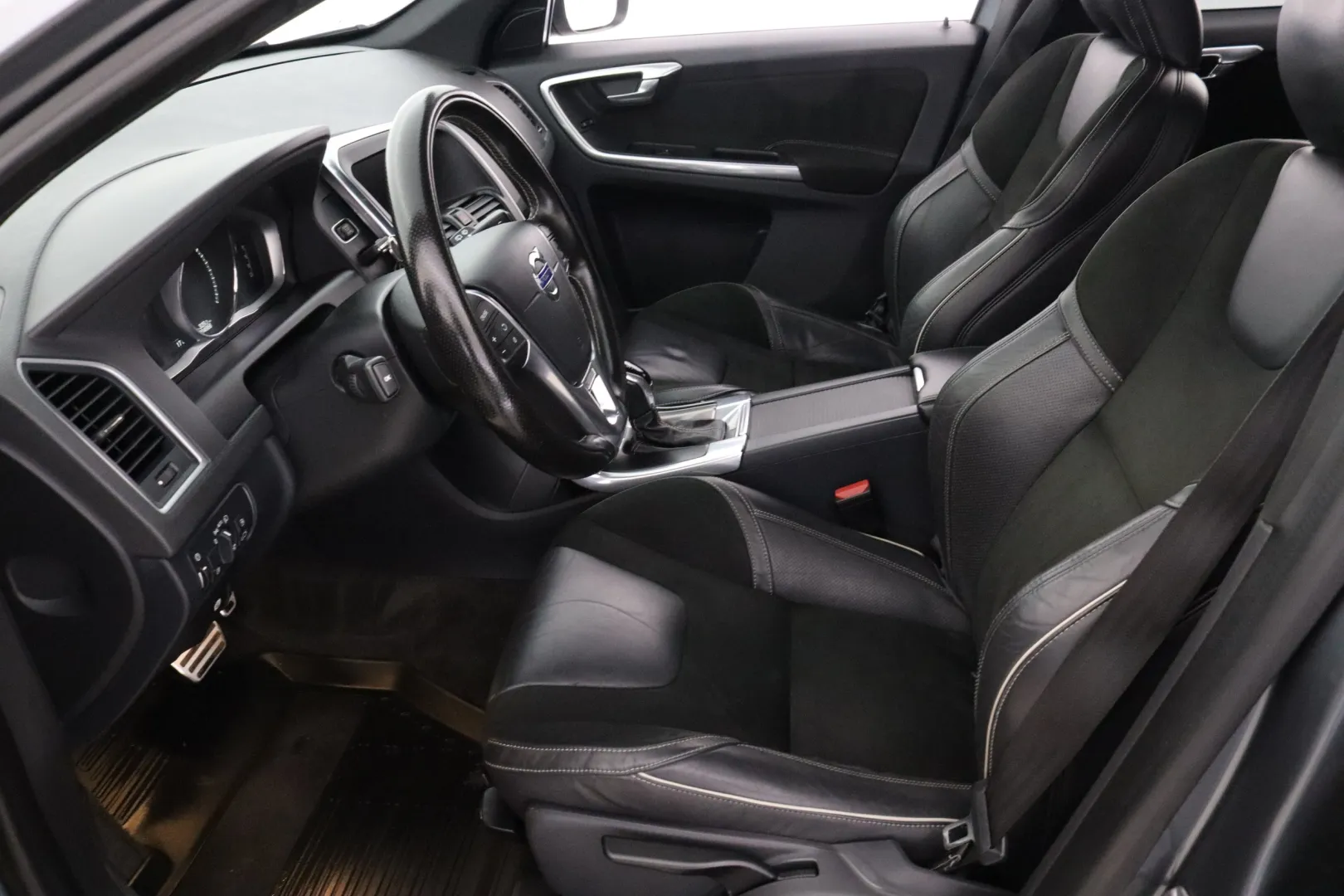 VOLVO XC60 CKJ-648 carousel image