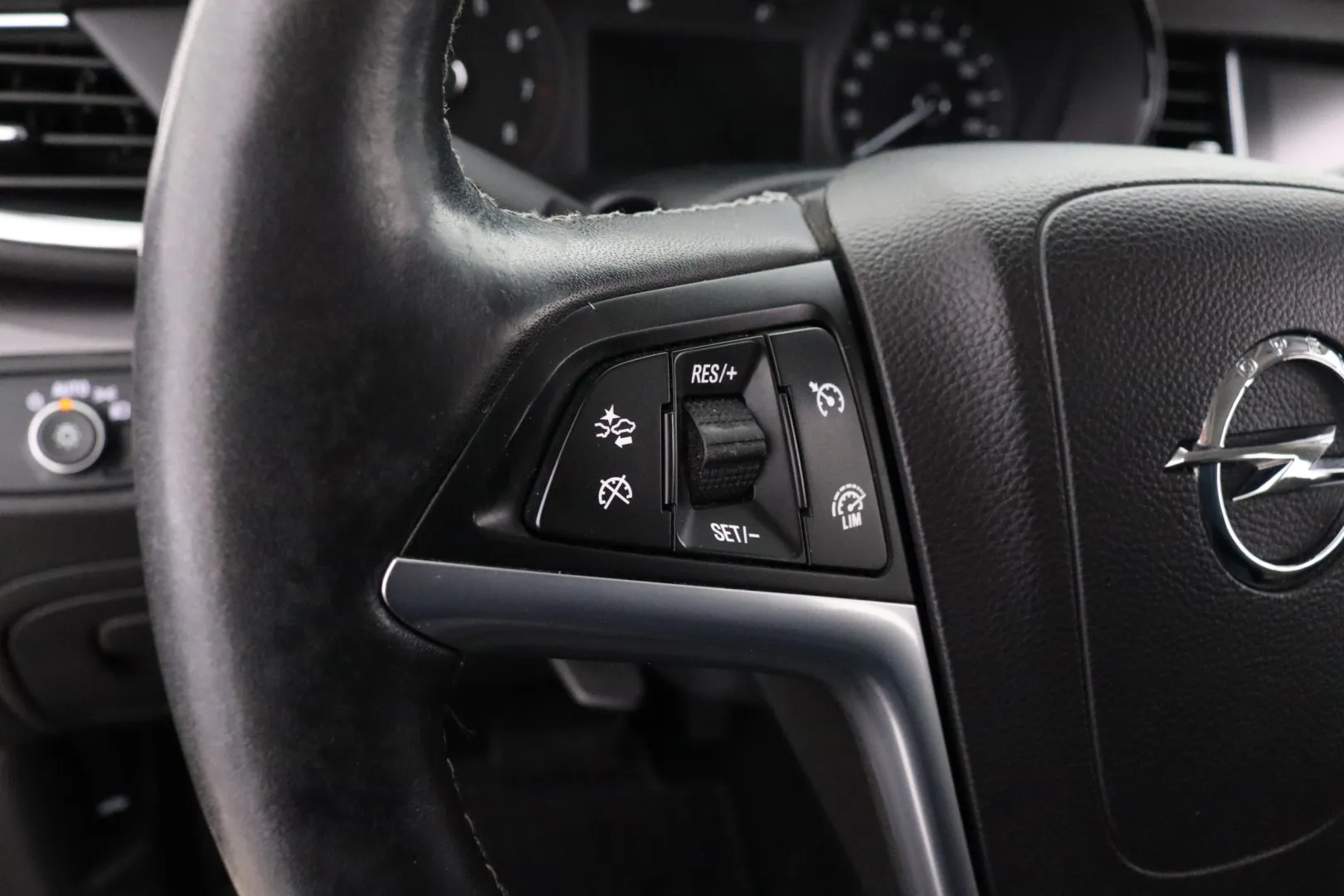 OPEL Mokka GMV-814 carousel image