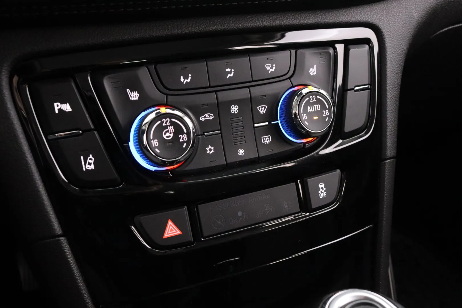 OPEL Mokka GMV-814 carousel image