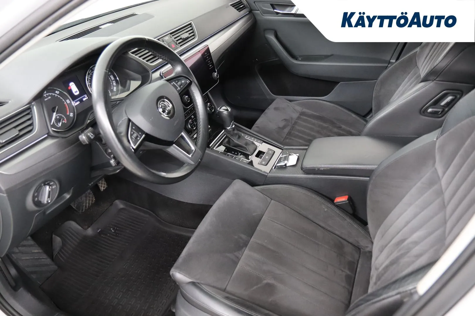 SKODA Superb XVV-455 carousel image