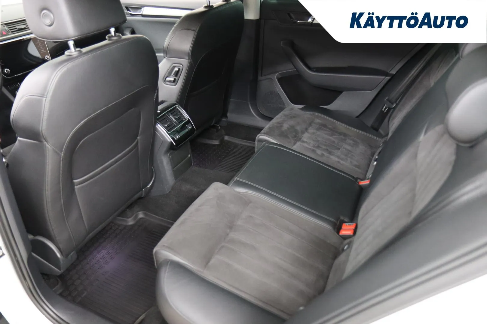 SKODA Superb XVV-455 carousel image