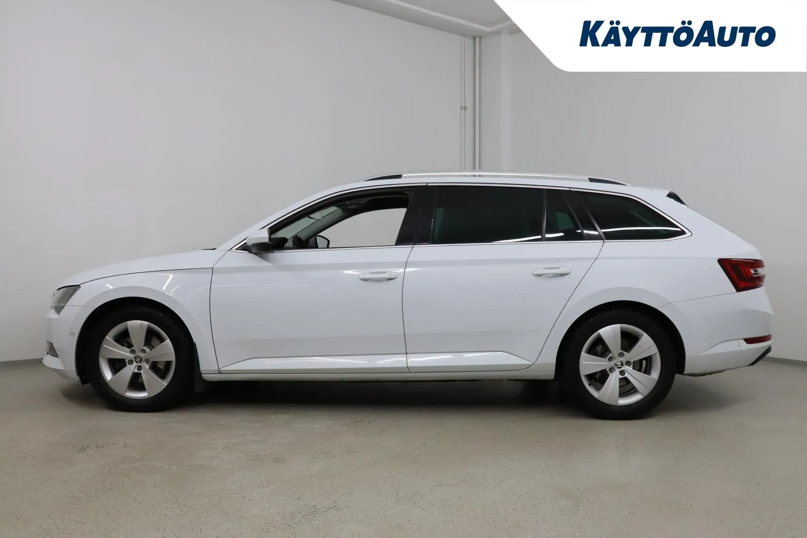 SKODA Superb XVV-455 carousel image