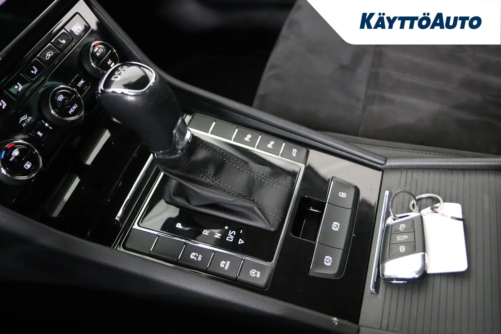 SKODA Superb XVV-455 carousel image