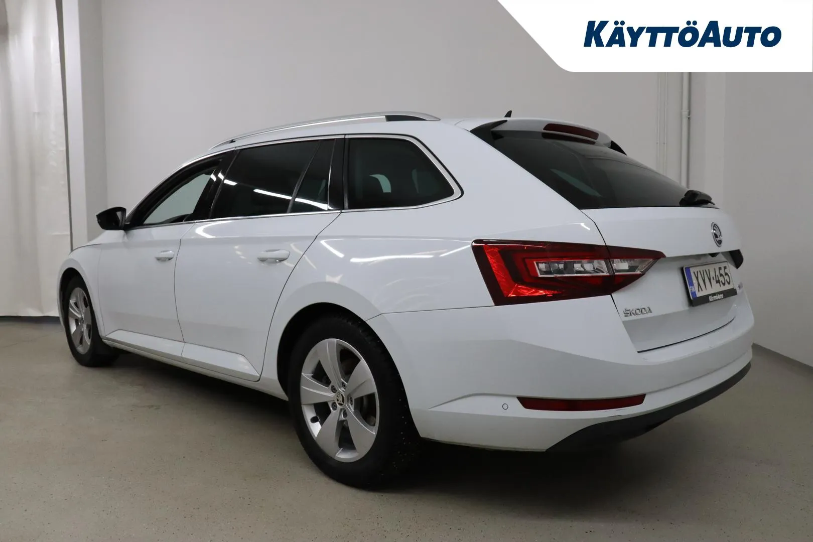 SKODA Superb XVV-455 carousel image