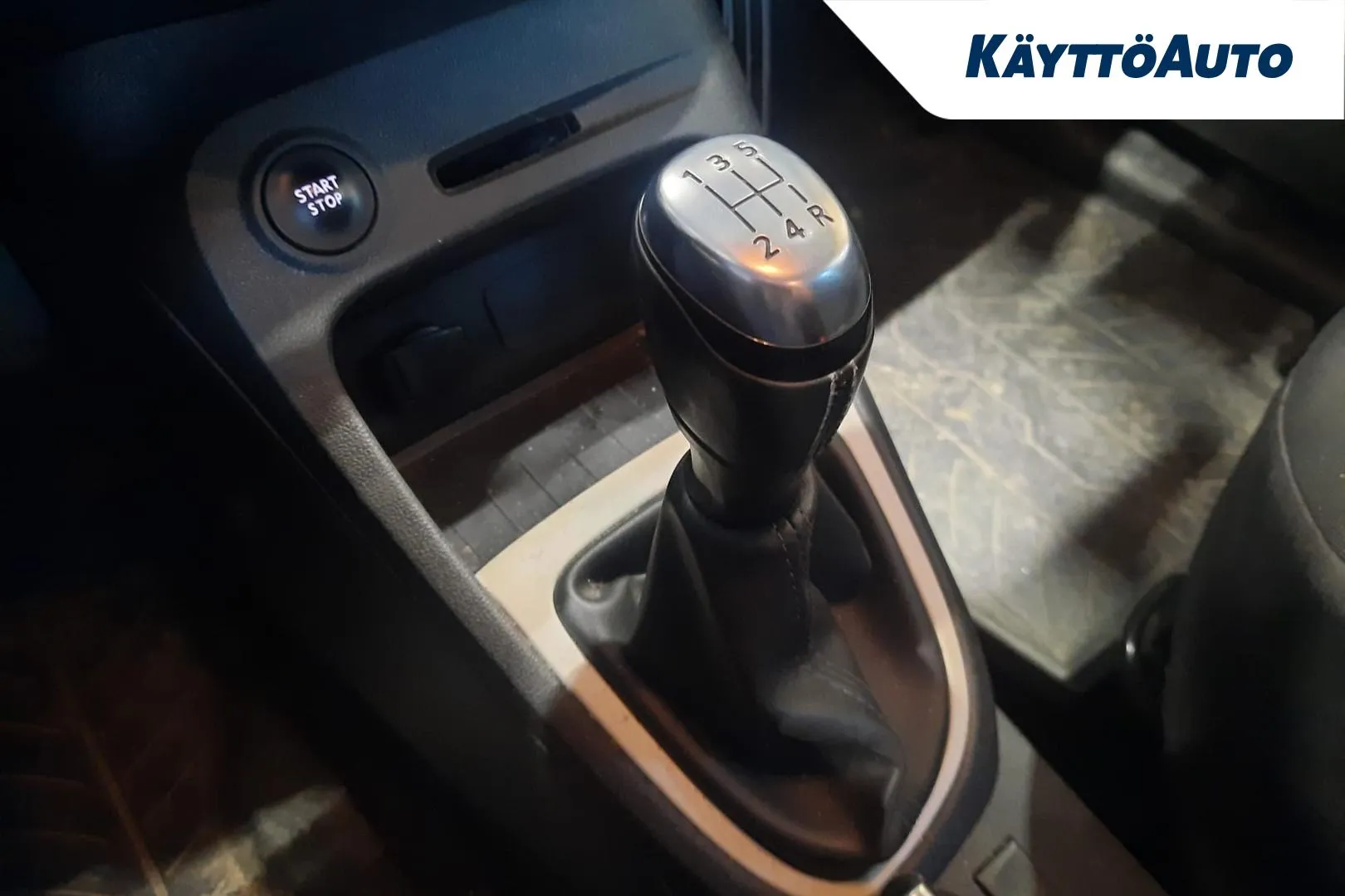 RENAULT Captur IOH-747 carousel image