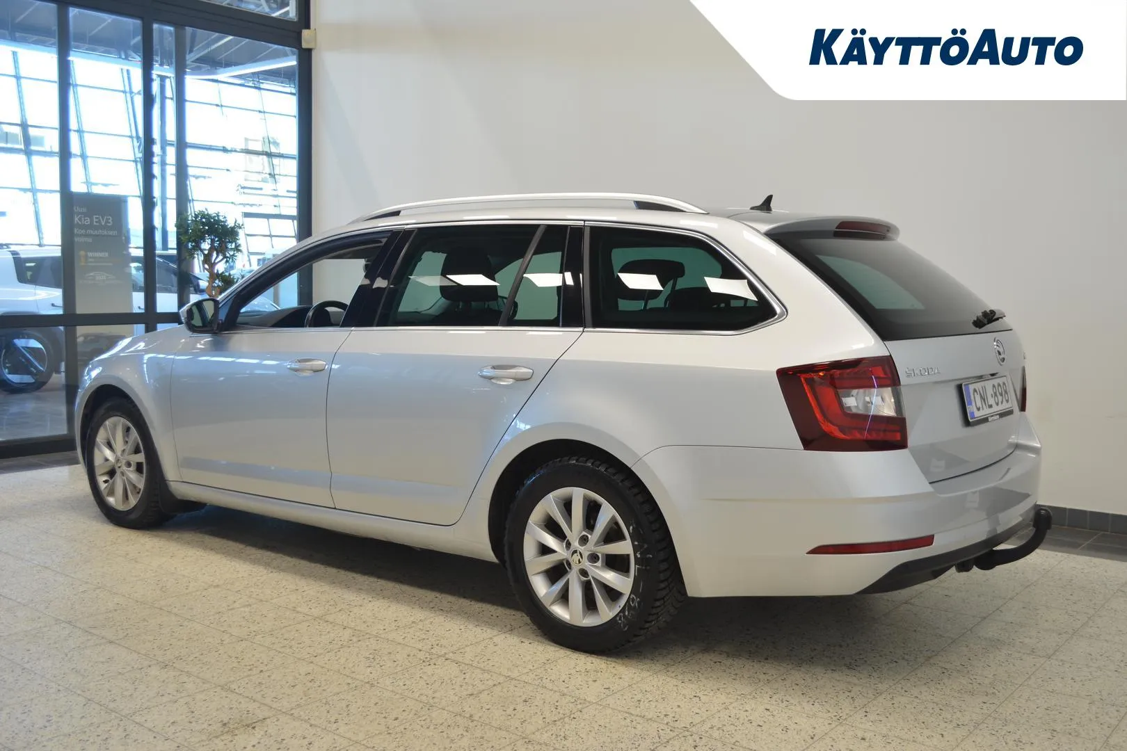 SKODA Octavia CNL-898 carousel image