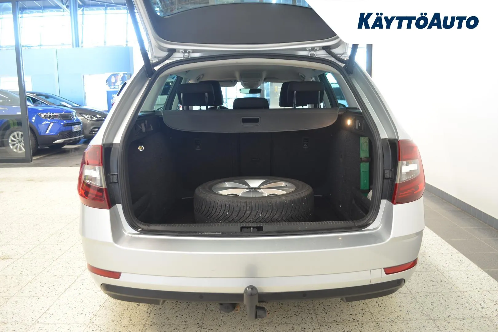 SKODA Octavia CNL-898 carousel image