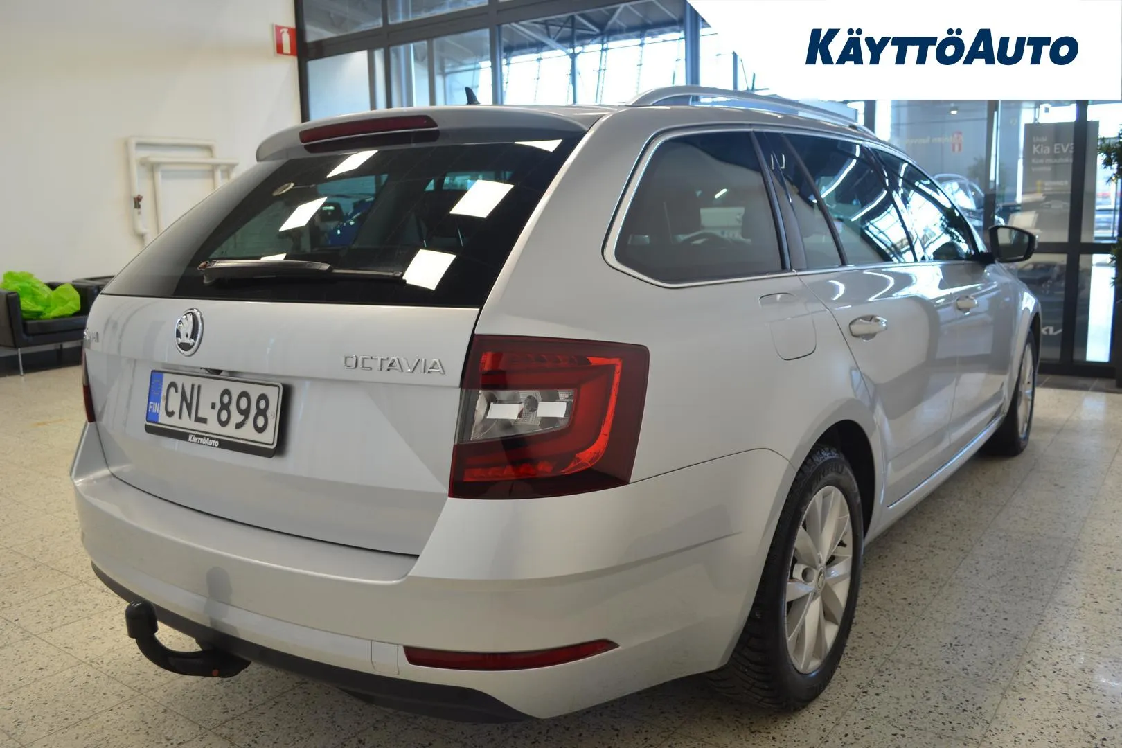 SKODA Octavia CNL-898 carousel image