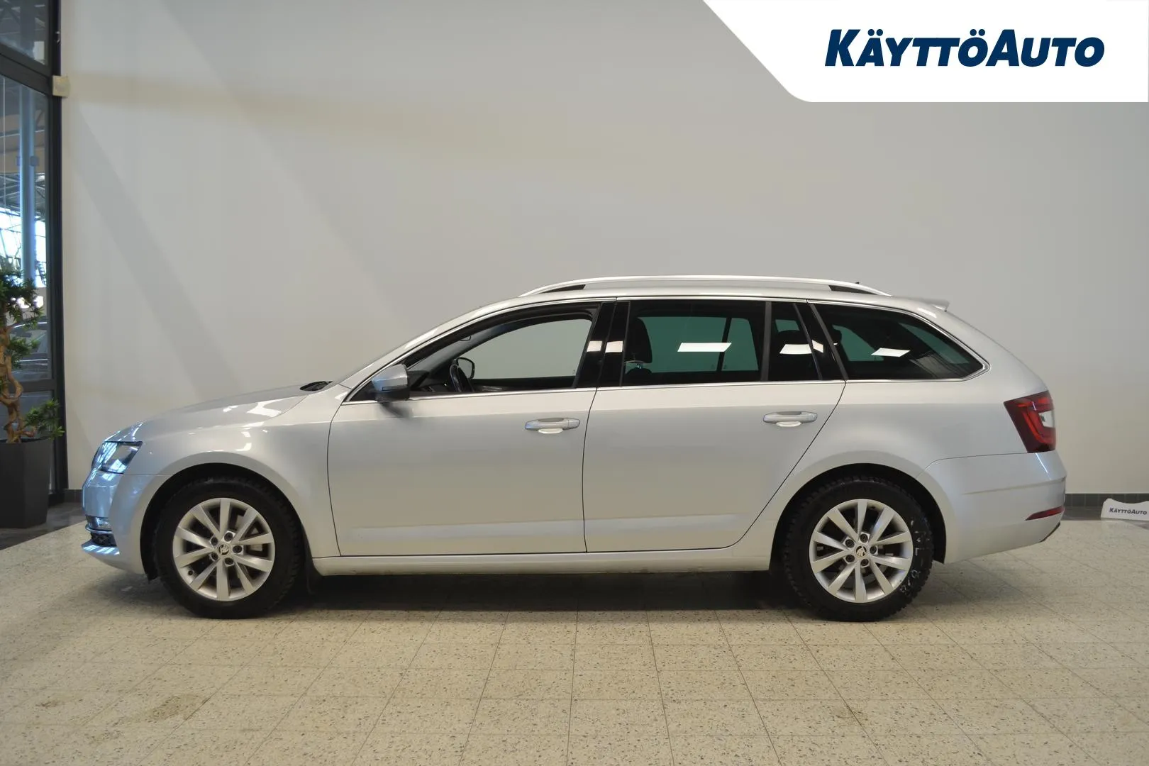 SKODA Octavia CNL-898 carousel image