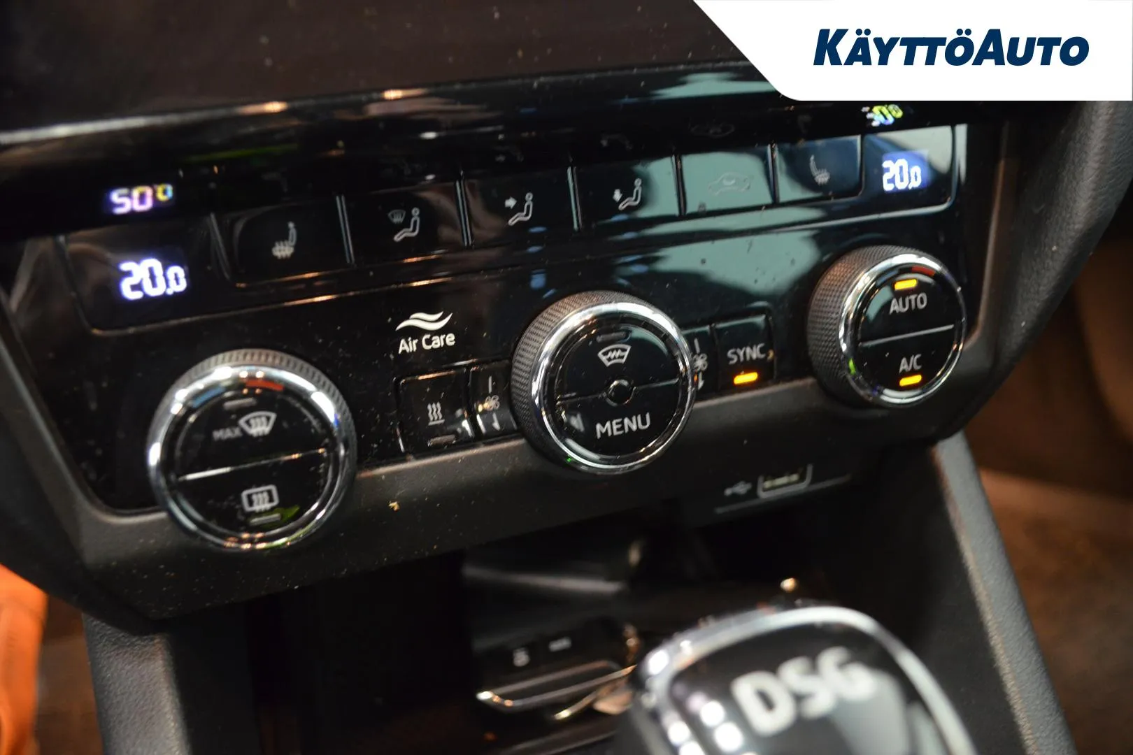 SKODA Octavia CNL-898 carousel image