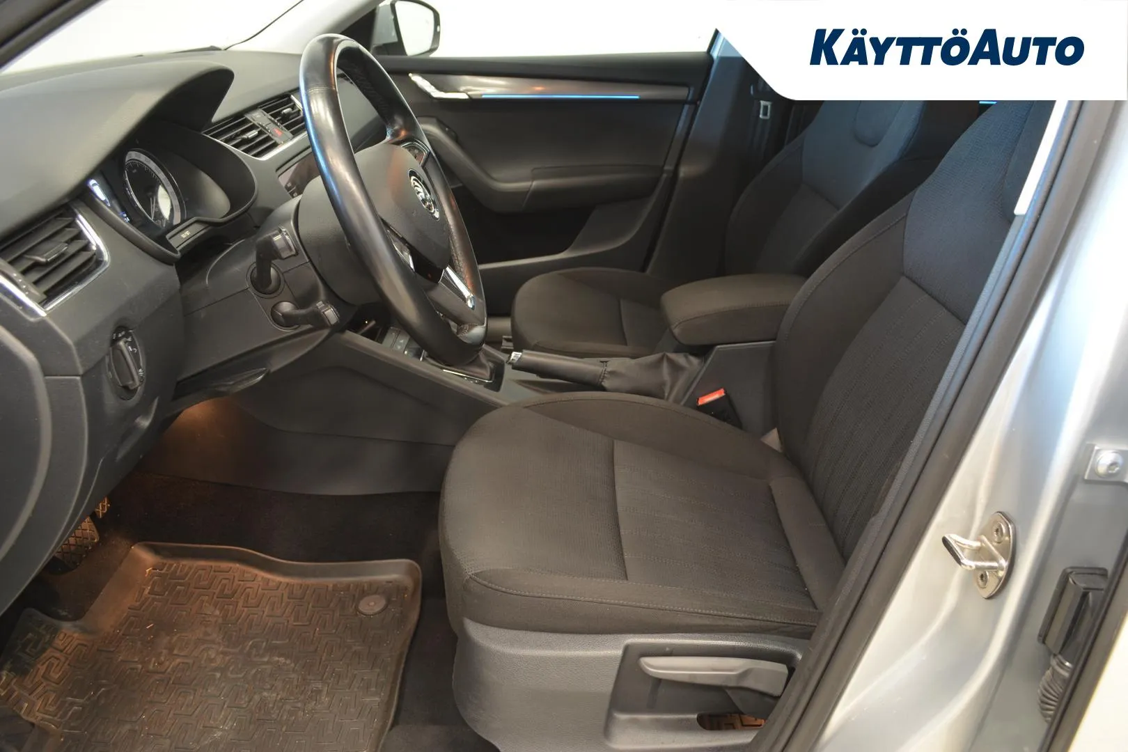 SKODA Octavia CNL-898 carousel image