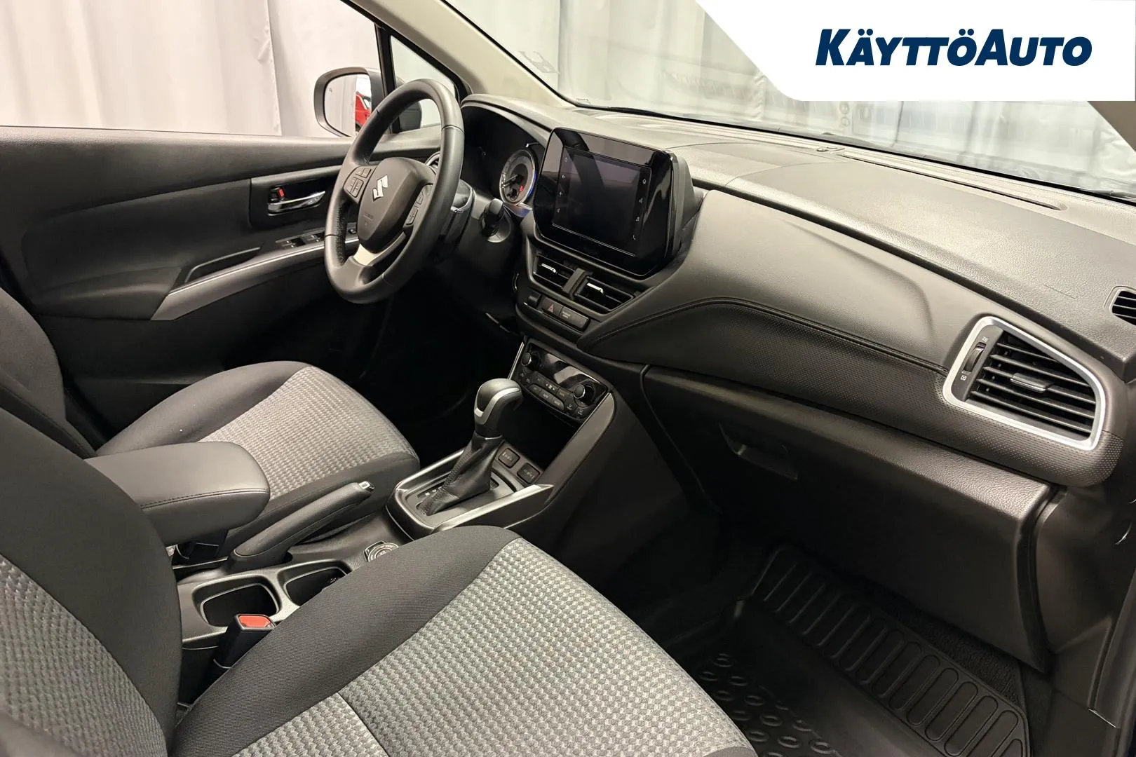 SUZUKI S-Cross YYE-968 carousel image