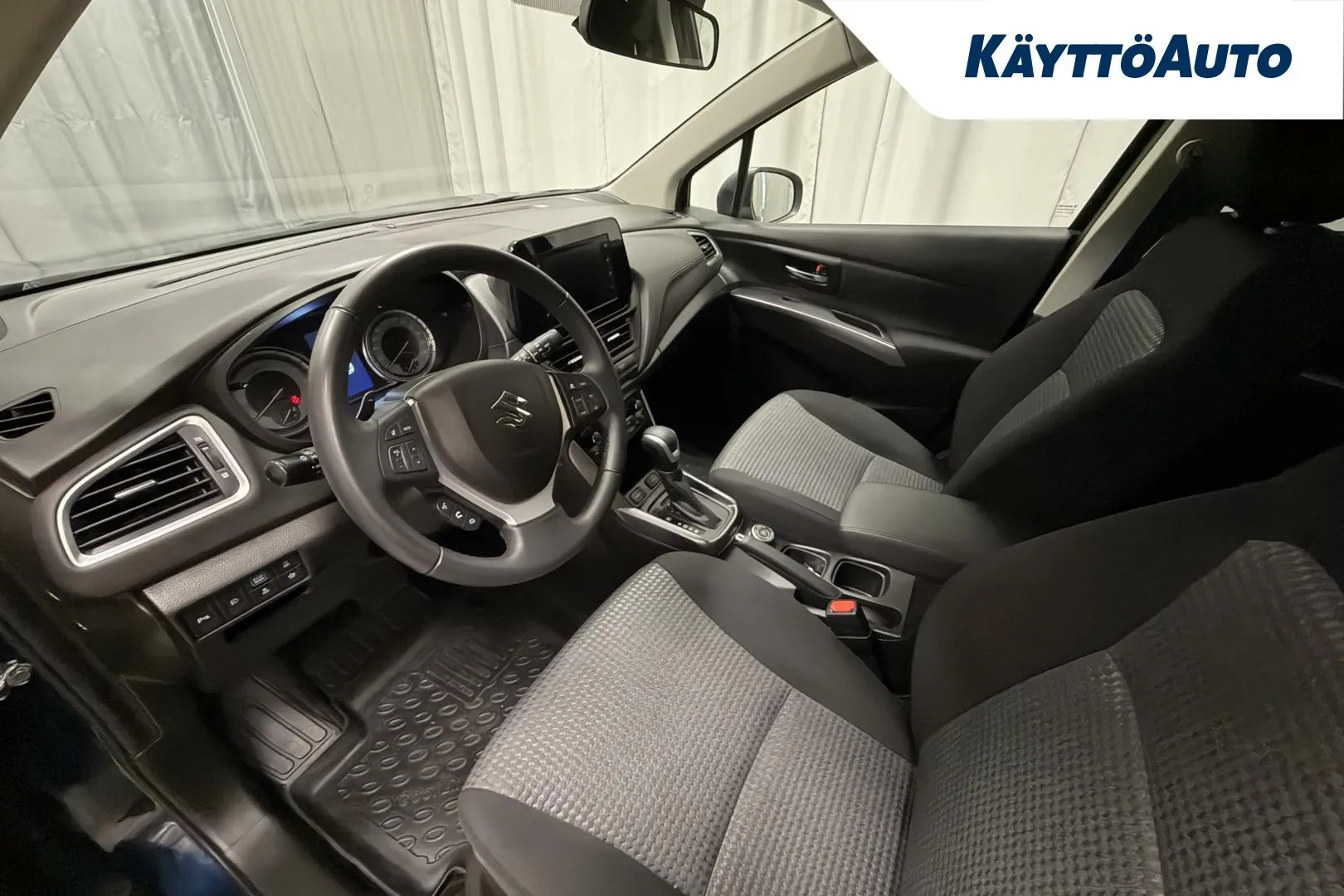 SUZUKI S-Cross YYE-968 carousel image