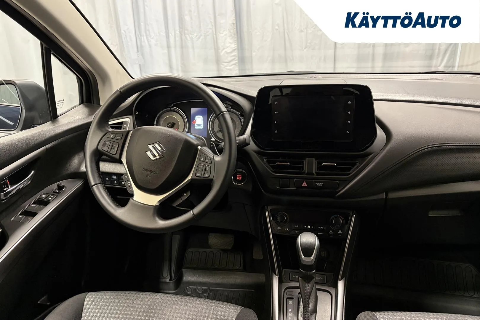 SUZUKI S-Cross YYE-968 carousel image