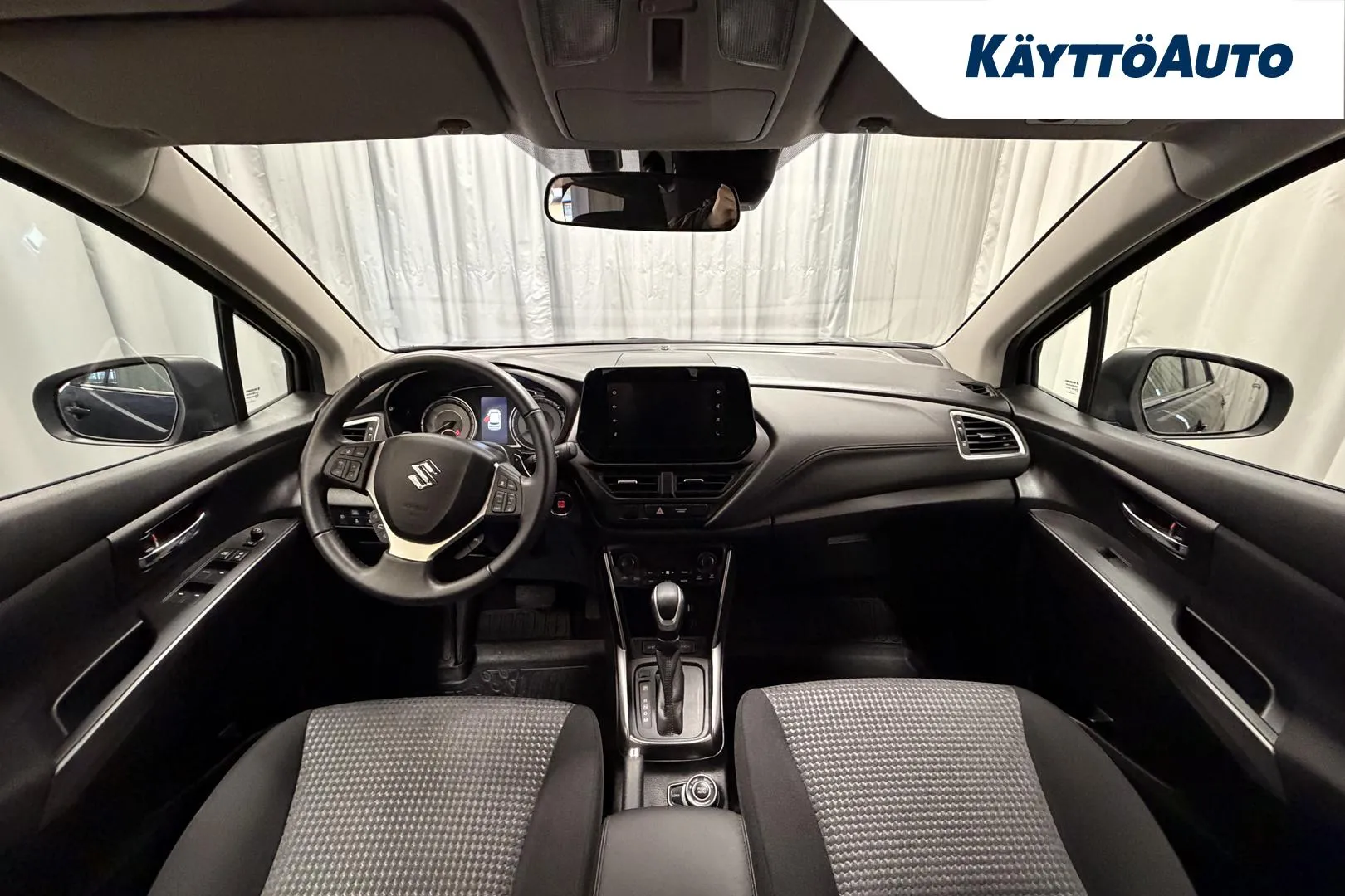 SUZUKI S-Cross YYE-968 carousel image