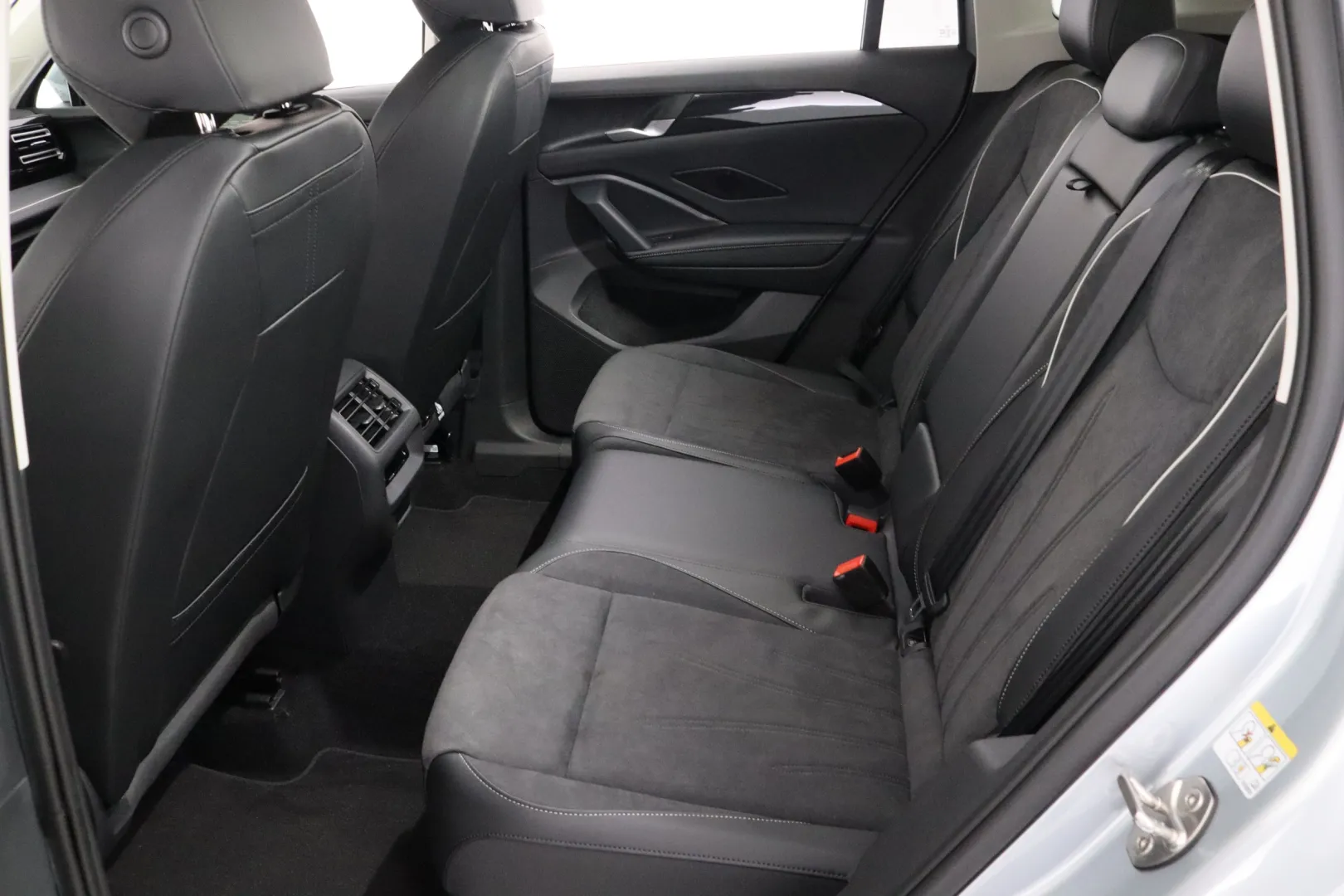 Volkswagen Tiguan KXM-945 carousel image