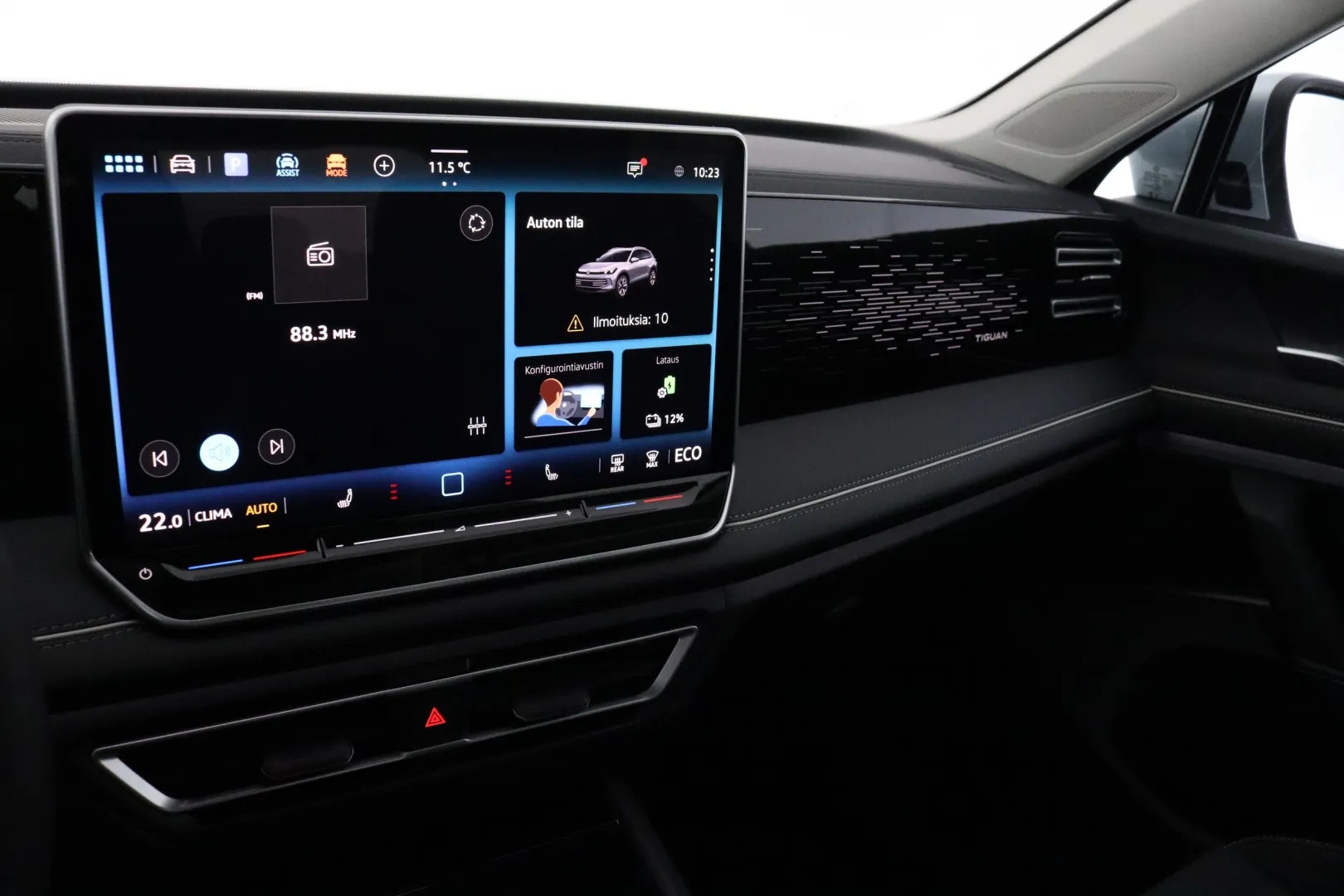 Volkswagen Tiguan KXM-945 carousel image