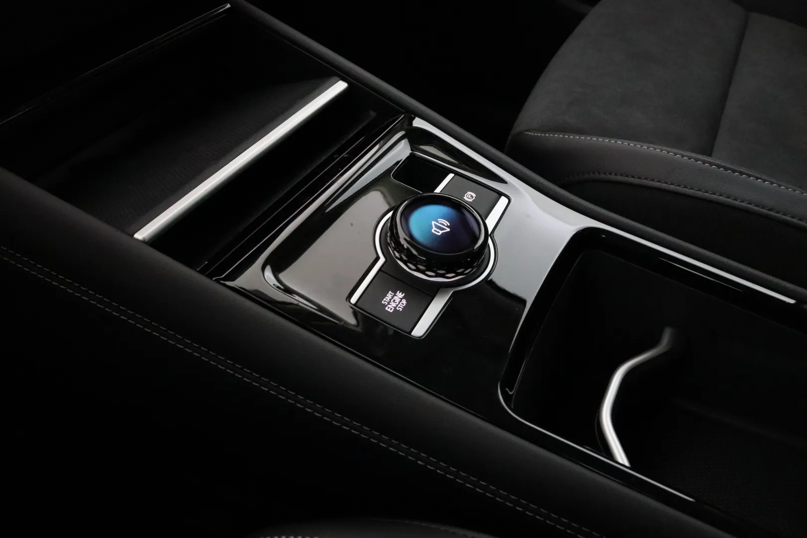 Volkswagen Tiguan KXM-945 carousel image