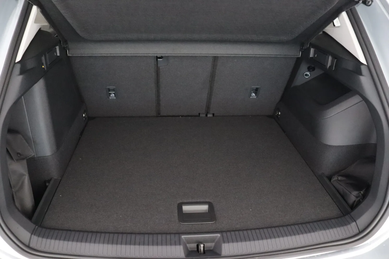 Volkswagen Tiguan KXM-945 carousel image