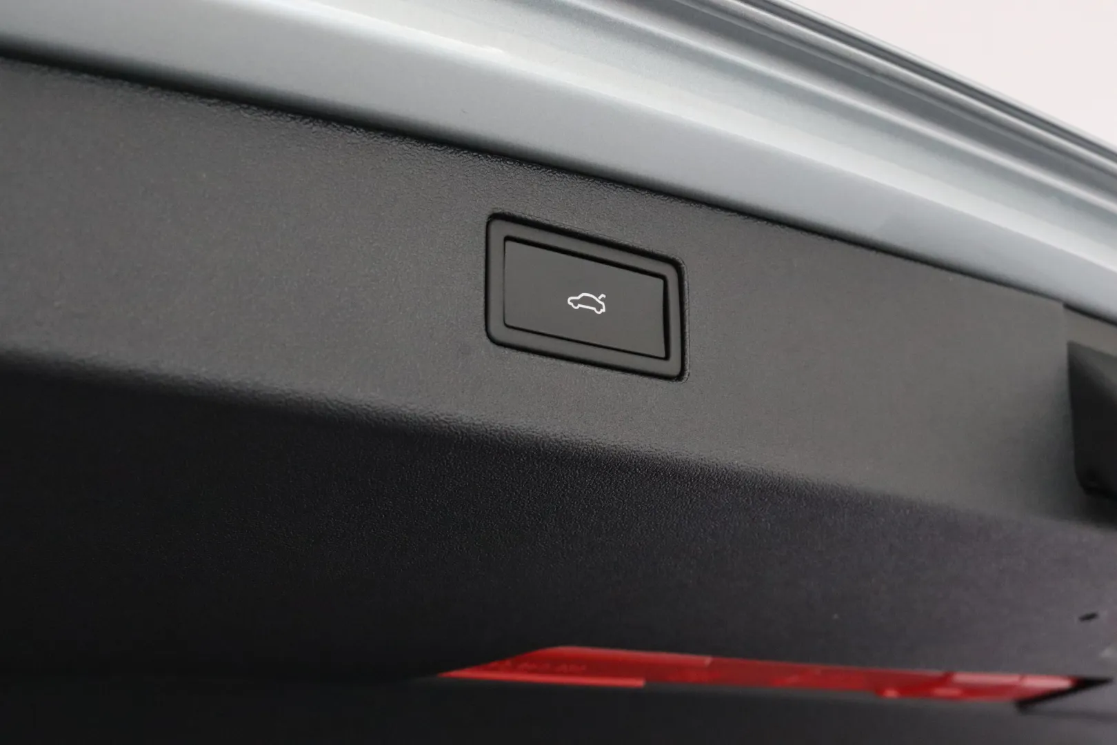 Volkswagen Tiguan KXM-945 carousel image