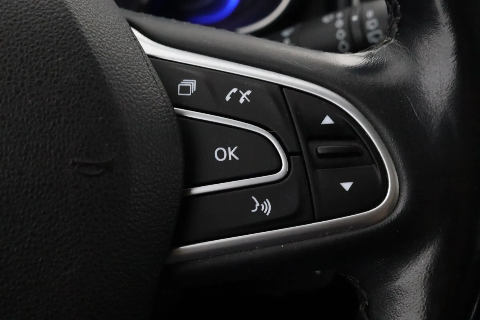 RENAULT Koleos KST-380 carousel image