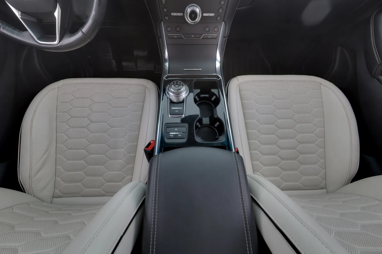 FORD Edge XVU-313 carousel image