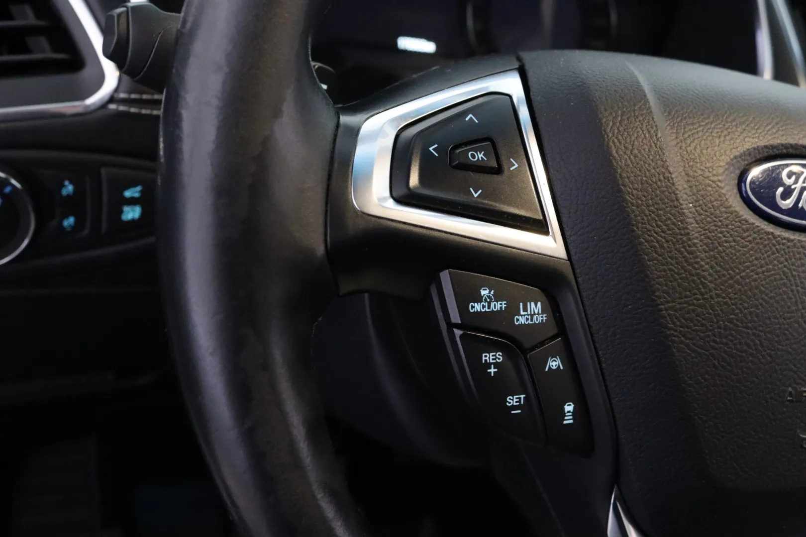 FORD Edge XVU-313 carousel image