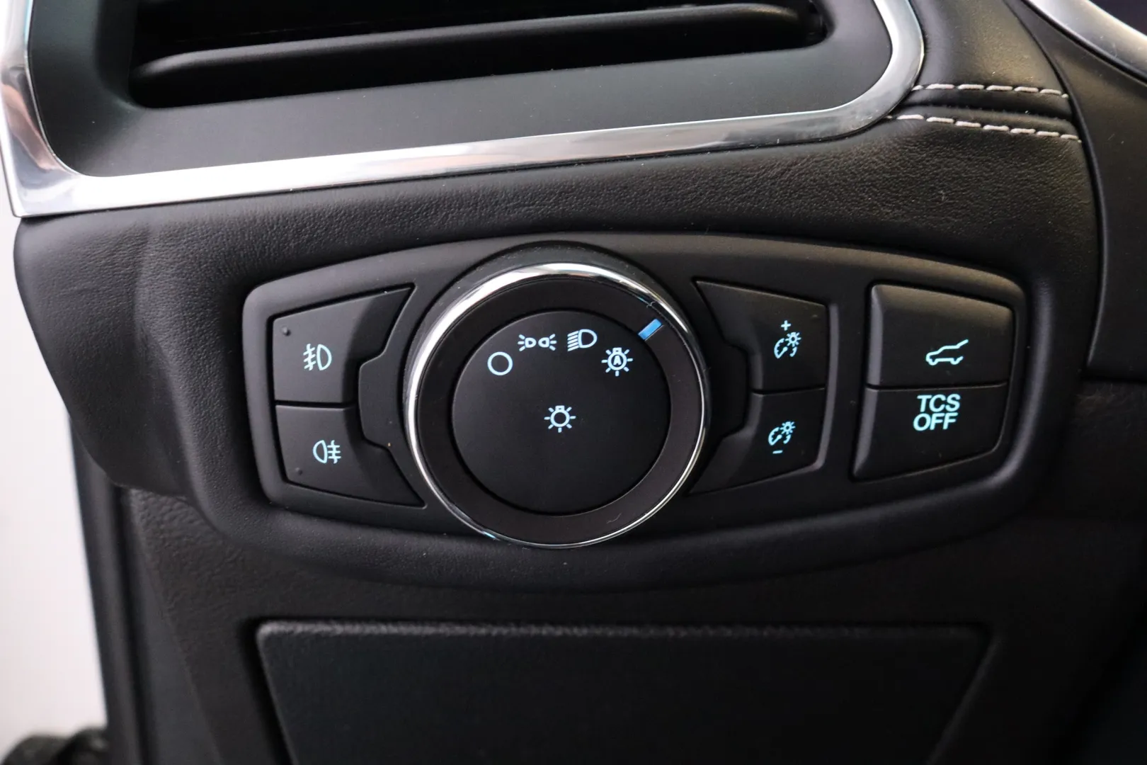 FORD Edge XVU-313 carousel image