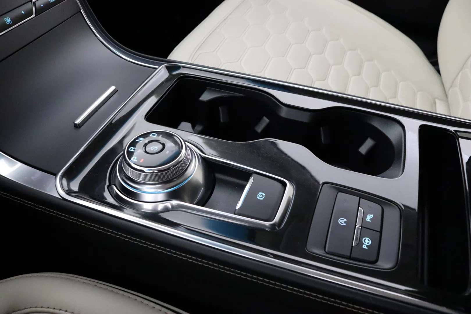 FORD Edge XVU-313 carousel image